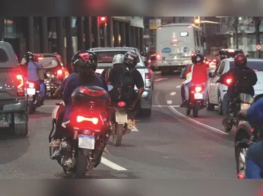 o Capitão de Fragata Guilherme dos Santos Ribeiro comanda o Navio-Patrulha Ocêanico “Apa”.