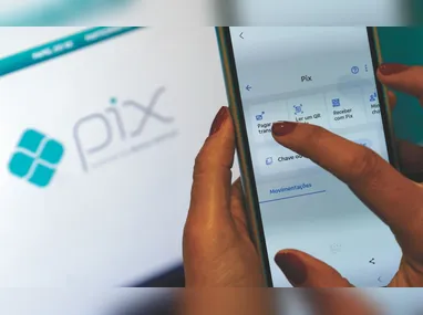 Imagem ilustrativa da imagem Fake news do Pix atrapalhou investigações contra o PCC, diz Receita