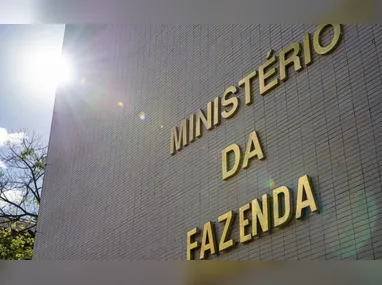Liliane Duarte, Marcos Marques e Norberto Fyhn  são “caçadores” de produtos vencidos em mercados