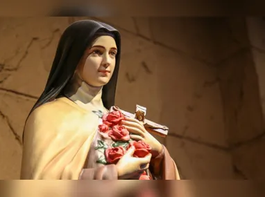 Izabel Guetler conduz momento de louvor e adoração na Tarde da Bênção que acontece neste sábado (27), na Igreja Assembleia de Deus Nova Vida (ADNV), na Serra.