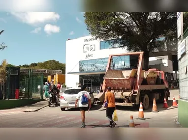 Imagem ilustrativa da imagem Funcionária internada após surto no Hospital Santa Rita: 'não tenho diagnóstico'