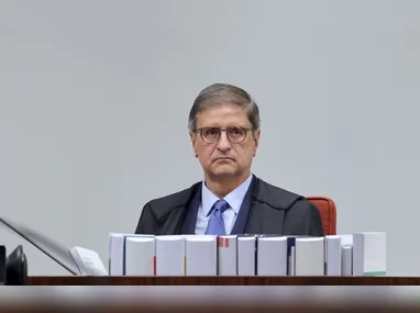 A ministra Carmem Lúcia na sessão de julgamento de Bolsonaro e de mais sete réus da trama golpista no STF