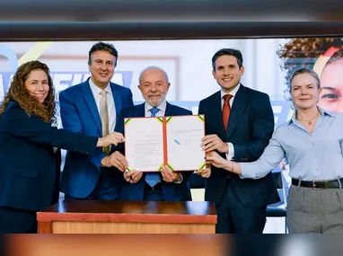 Davi Dalfior Mainetti, Arthur Maroni Cândido, o professor Leandro Marochio e Rhuan Lordelo Moreira