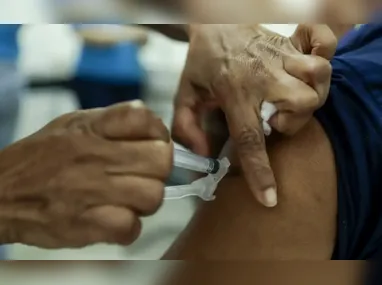 Mulher faz mamografia: câncer de mama, se detectado na fase primária, tem alta chance de cura, dizem médicos