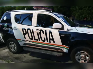 Imagem ilustrativa da imagem Homem é flagrado pela esposa em motel, tenta fugir e atropela mototaxista no CE