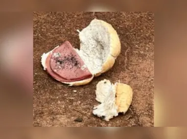 Moradores do Complexo da Penha levaram na madrugada mais de 50 corpos para a praça São Lucas, na comunidade