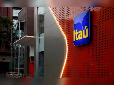 Imagem ilustrativa da imagem Itaú monitora funcionários e demite cerca de mil por produtividade no home office