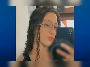 Imagem ilustrativa da imagem Jovem é morta a facadas na frente do filho na Serra