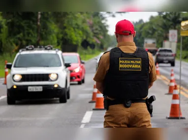 Imagem ilustrativa da imagem Justiça afasta 10 policiais rodoviários por propinas via Pix de motoristas