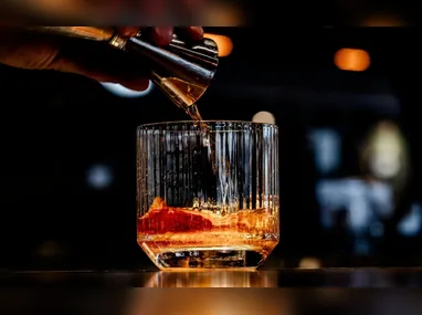 Imagem ilustrativa da imagem Metanol: 20 suspeitos de envolvimento em adulteração de bebidas foram presos em SP