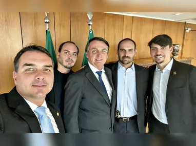 Parlamentares da oposição obstruem os plenários do Senado e da Câmara dos Deputados em protesto contra a prisão domiciliar do ex-presidente Jair Bolsonaro