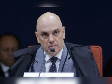Aldary é cumprimentado por Samuel Meira Brasil Jr. ao assumir o cargo