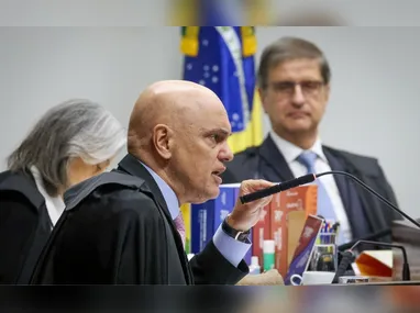 Moraes disse que o ex-presidente Jair Bolsonaro é o líder do 'grupo criminoso'