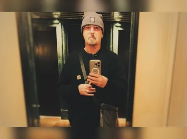 A morte de Ben Lewis foi confirmada pelo apresentador e amigo Todd Woodbridge pelo Instagram