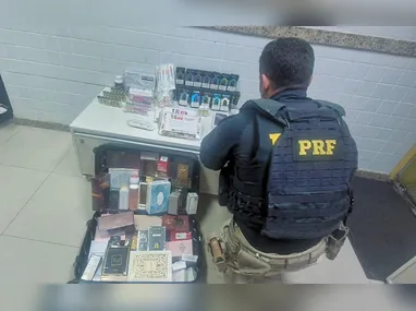 Imagem ilustrativa da imagem PRF apreende carga clandestina de canetas para perder peso no ES