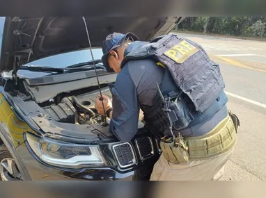 Trio é detido com carro roubado de motorista por aplicativo