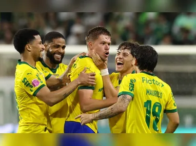 Arrascaeta tem chuteira "engraxada" por Pedro. Uruguaio deu assistência para o camisa 9 abrir o placar