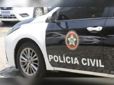 Polícia Civil do Rio de Janeiro deflagrou operação contra bebidas adulteradas em meio à crise envolvendo intoxicações por metanol no Brasil