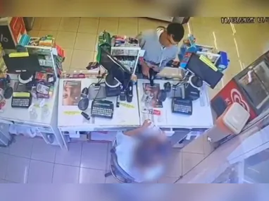 Manifestantes fecham BR-447 por mortes em ataque em Vila Velha