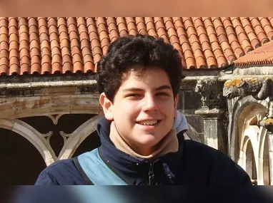 Carlo Acutis nasceu em 3 de maio de 1991 e morreu aos 15 anos de idade