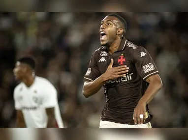 Imagem ilustrativa da imagem Rayan decide, e Vasco vence Fluminense no ritmo de 'olé' no Maracanã