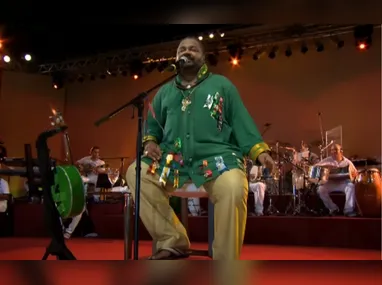Arlindo Cruz e Zeca Pagodinho em apresentação ao vivo da música 'Meu Poeta'