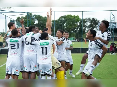 Evandro Rosindo (bola) e Álvaro Campanharo são dois dos organizadores do evento