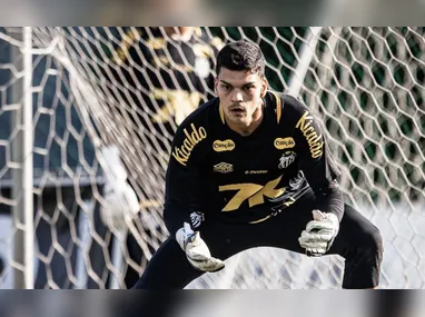 Em publicação no Instagram, o goleiro afirmou que "cidadãos que se dizem torcedores" do Atlético teriam atacado a menina