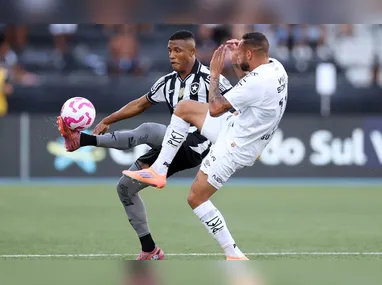 Carlos Vinícius faz três, Grêmio se reabilita e afunda o Juventude no Brasileirão
