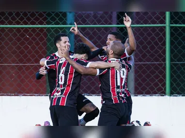 Filipe Luís é homenageado pelo 1º ano treinando o Flamengo