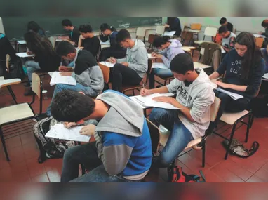 Imagem ilustrativa da imagem Sisu vai aceitar notas antigas do Enem para seleção