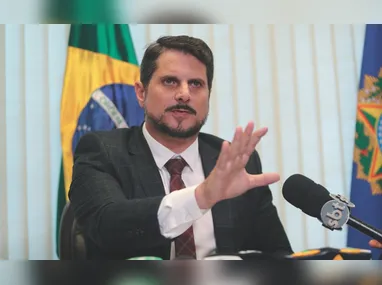 Moraes pede sessão extra para julgamento de Bolsonaro no STF