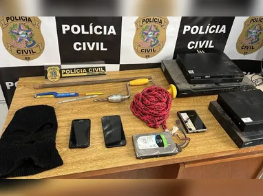 Uma das vítimas, que estava no carona do caminhão, não resistiu aos ferimentos e morreu ainda no local
