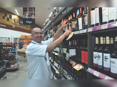 Carrinho de compras em supermercado: lojas já ficaram sem funcionar aos domingos no Estado de 2009 a 2018