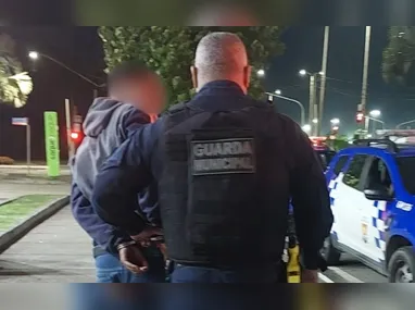 Imagem ilustrativa da imagem Trio é detido com carro roubado de motorista por aplicativo