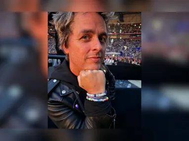 Adnet é bom em fazer paródias e mostra seu talento desde que entrou na MTV, em 2008