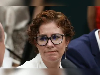 Eduardo Bolsonaro demonstra insatisfação com Tarcísio de Freitas