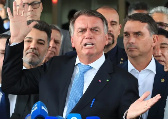 Imagem ilustrativa da imagem Bolsonaro não vai a julgamento da trama golpista no STF