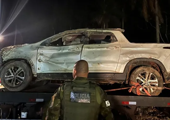 Imagem ilustrativa da imagem Carro de homens desaparecidos no PR é encontrado enterrado com marcas de sangue