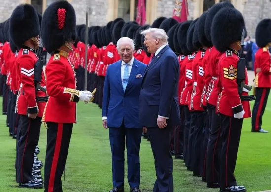 Imagem ilustrativa da imagem Charles III recebe Trump com pompa em inédita 2ª visita do americano ao Reino Unido
