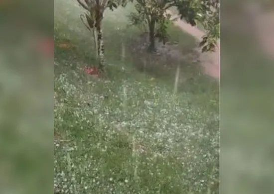 Imagem ilustrativa da imagem Chuva com granizo causa danos em cidade do Sul do ES