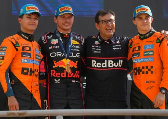 Imagem ilustrativa da imagem F-1 ruma ao Brasil com Mundial de Pilotos e Construtores 'pegando fogo'