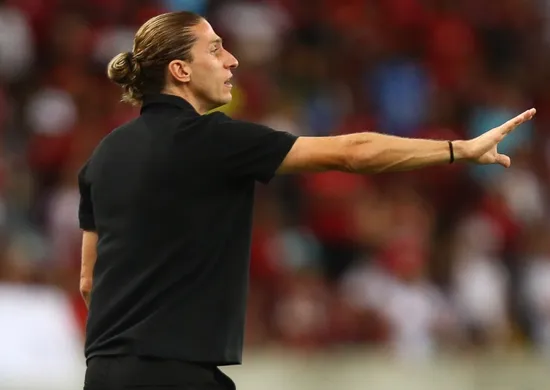 Imagem ilustrativa da imagem Filipe Luís recusa proposta do Fenerbahçe para seguir projeto no Flamengo