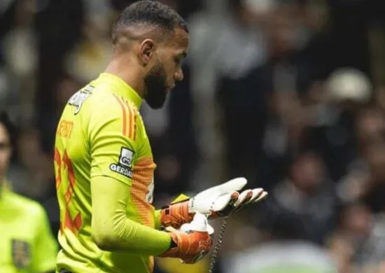 Imagem ilustrativa da imagem Goleiro Éverson diz que filha de 13 anos foi alvo de assédio sexual na Arena MRV
