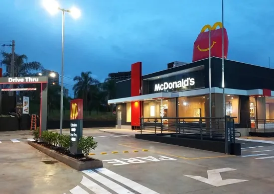 Imagem ilustrativa da imagem Mais de 100 vagas abertas em McDonald's do ES. Veja como se inscrever