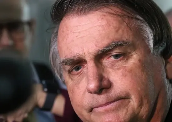 Imagem ilustrativa da imagem PF conclui que Bolsonaro precisa de cirurgia de hérnia