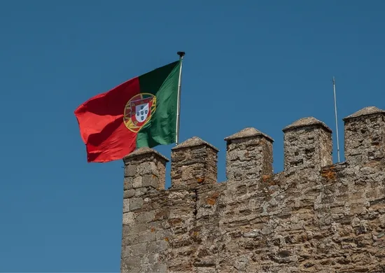 Imagem ilustrativa da imagem Nova lei dificulta entrada de brasileiros em Portugal; entenda o que muda