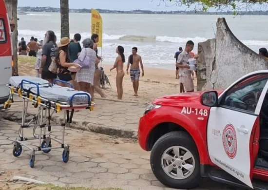 Imagem ilustrativa da imagem Onze banhistas são arrastados por correnteza e resgatados em Guarapari
