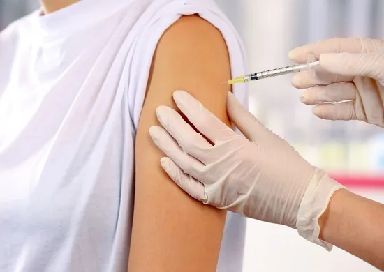 Imagem ilustrativa da imagem Como funciona a vacina contra o câncer que reduz risco de morte por melanoma