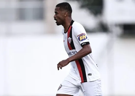 Imagem ilustrativa da imagem Vitória acerta com o atacante Vinícius para a próxima temporada